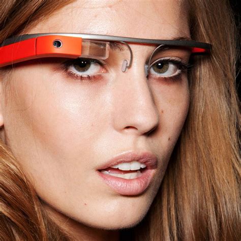 Thus, in addition to the problem of compatibility with current social values, Google Glass, sold at a price of US$1,500, presents poor relative advantage, which is another problem for diffusion of the innovation (Rogers, 2003; Moore, 2014).
